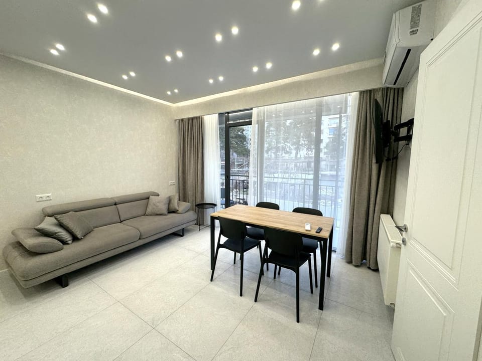 TV and multimedia, Living room, Seating area, Dining area