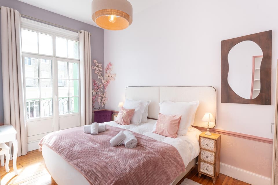 Bedroom, towels