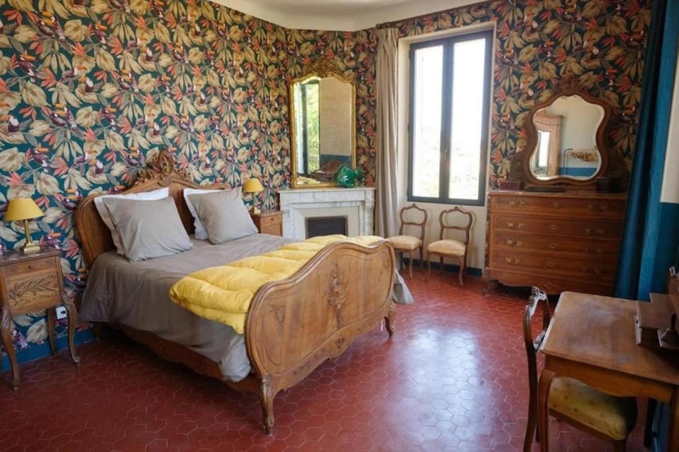 Bed, Night, View (from property/room), Balcony/Terrace, Photo of the whole room, Bedroom, City view, Garden view, Landmark view, Mountain view, Sea view, cot, concierge, flat iron, hair dryier, heating, internet, towels, washing machine, dryer