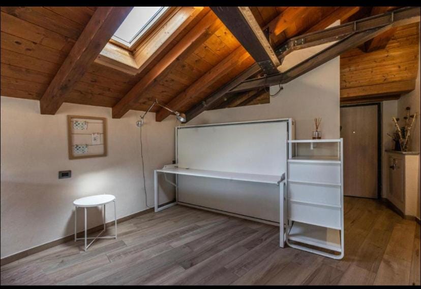 monolocale con terrazzo maisonette blanche Apartment in Aosta