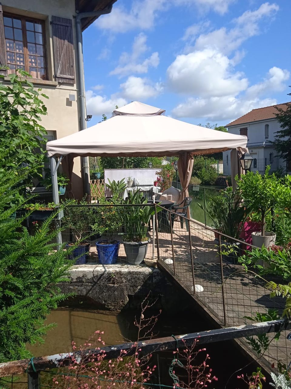 Patio, Dining area