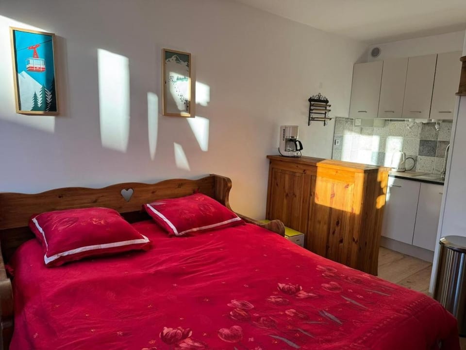 Studio-cabine au calme à Allos Ski à pied, nature & repos Cabin in Allos