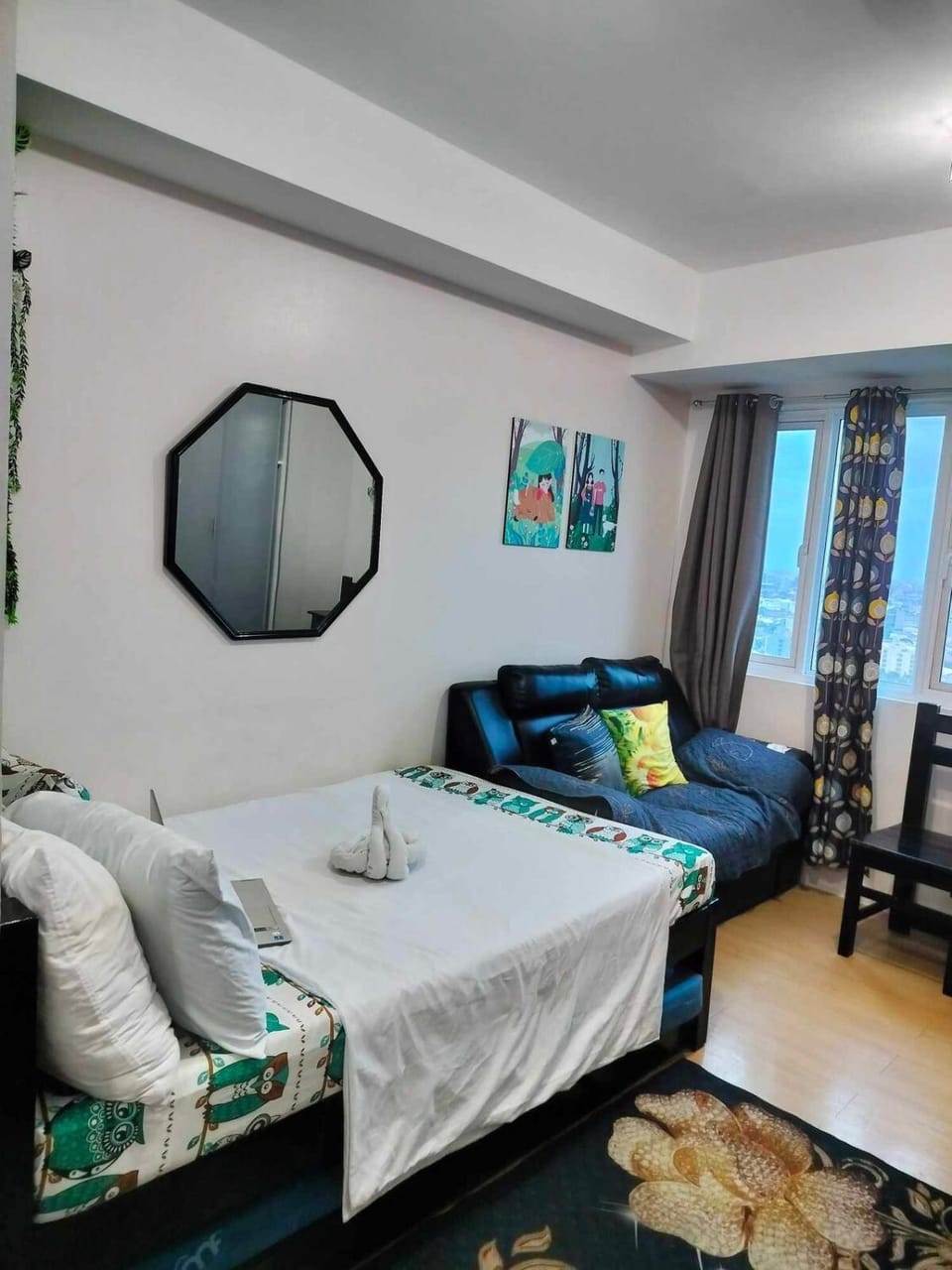 Bed, Seating area