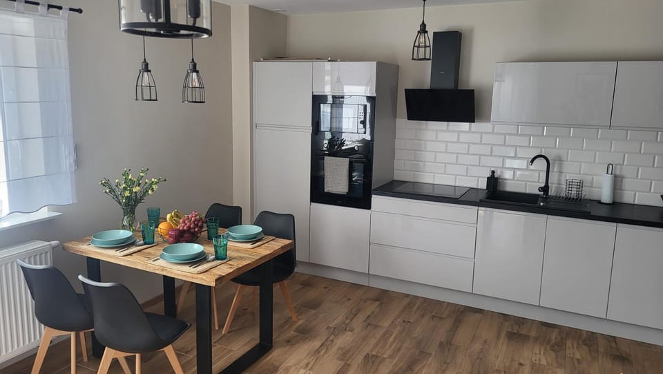 Coffee/tea facilities, Kitchen or kitchenette, Dining area