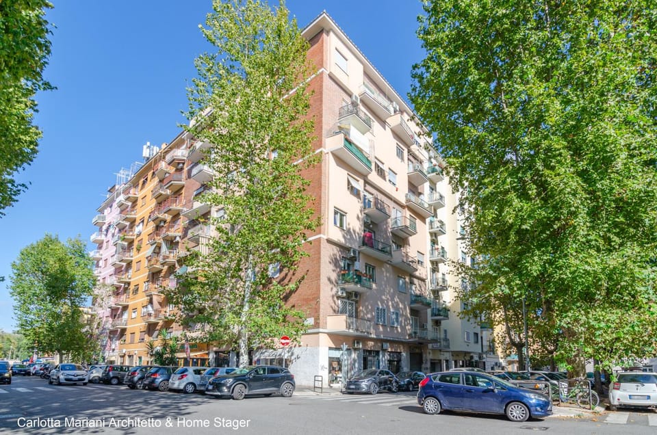 Property building, Quiet street view