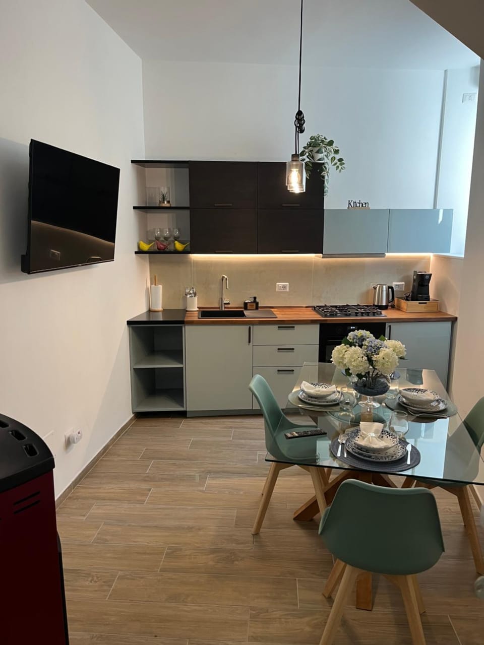 Kitchen or kitchenette