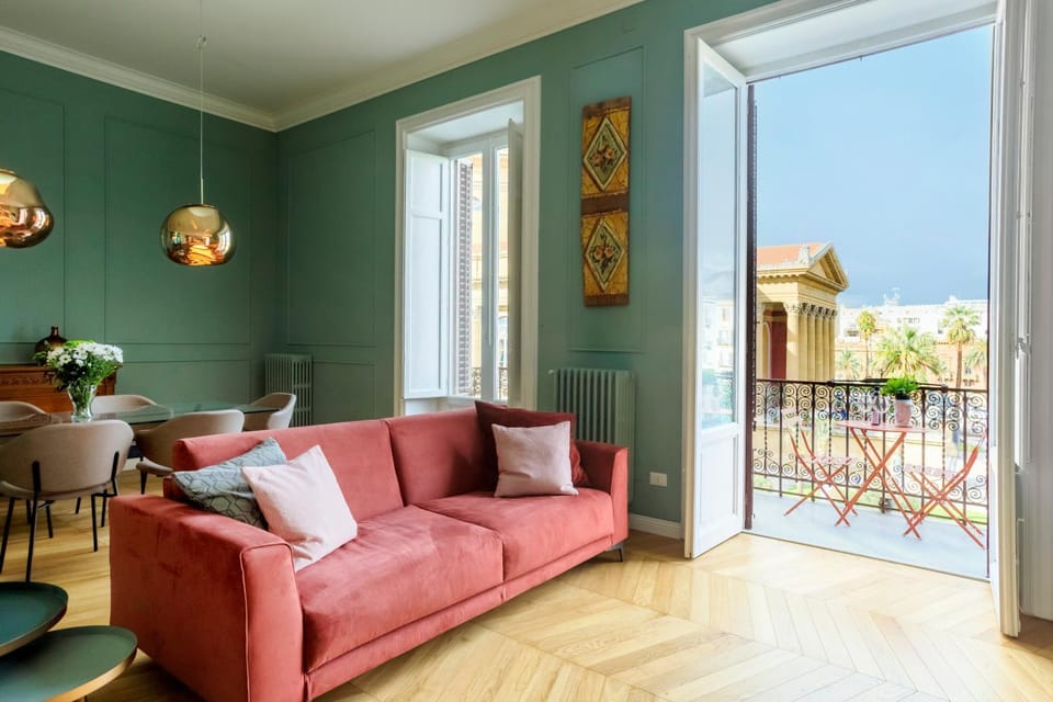 View (from property/room), Balcony/Terrace, Living room