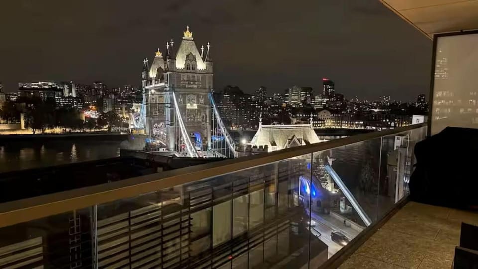Stunning Penthouse Direct Views Of Tower Bridge, Shard and London Riverside Sleeps 8 Apartment in London Borough of Southwark
