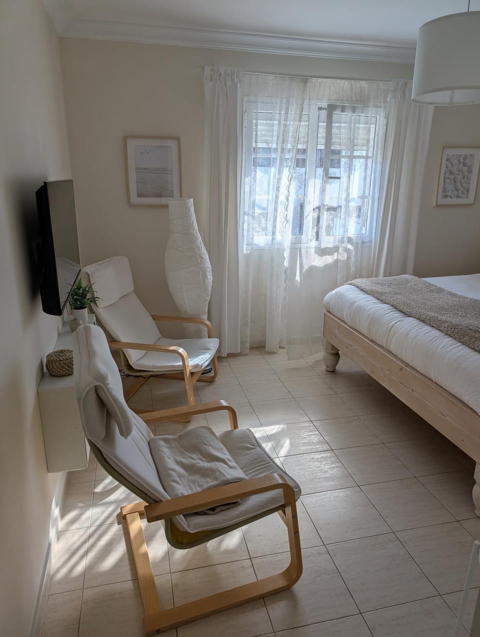 Bed, Seating area