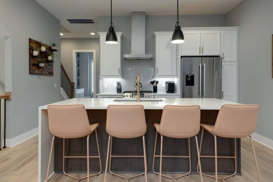 Luxury Downtown Townhome Elevated Skyline Views House in Nashville