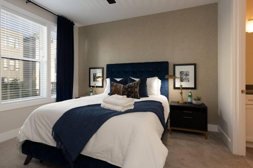 Large Royal Townhome Beautiful Design and Rooftop House in Nashville