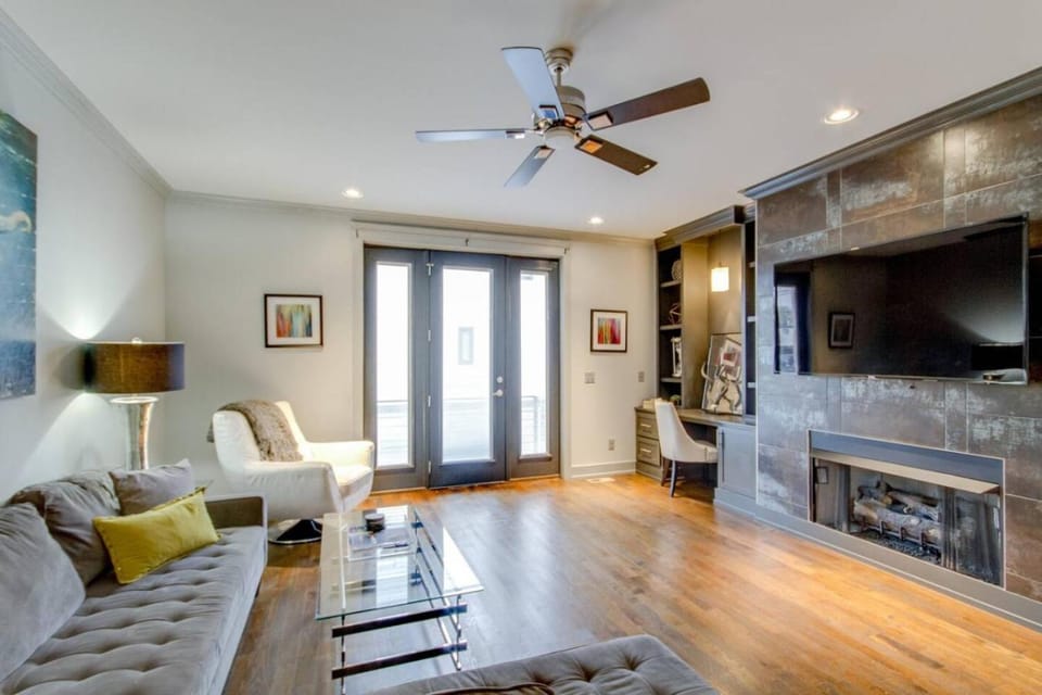 Gulch Getaway The Nash Nest Epic Rooftop House in Nashville
