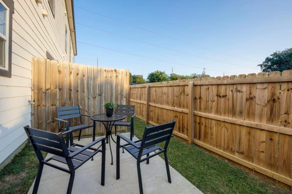 Ten Minutes to Broadway Gorgeous Gated Townhome House in Nashville