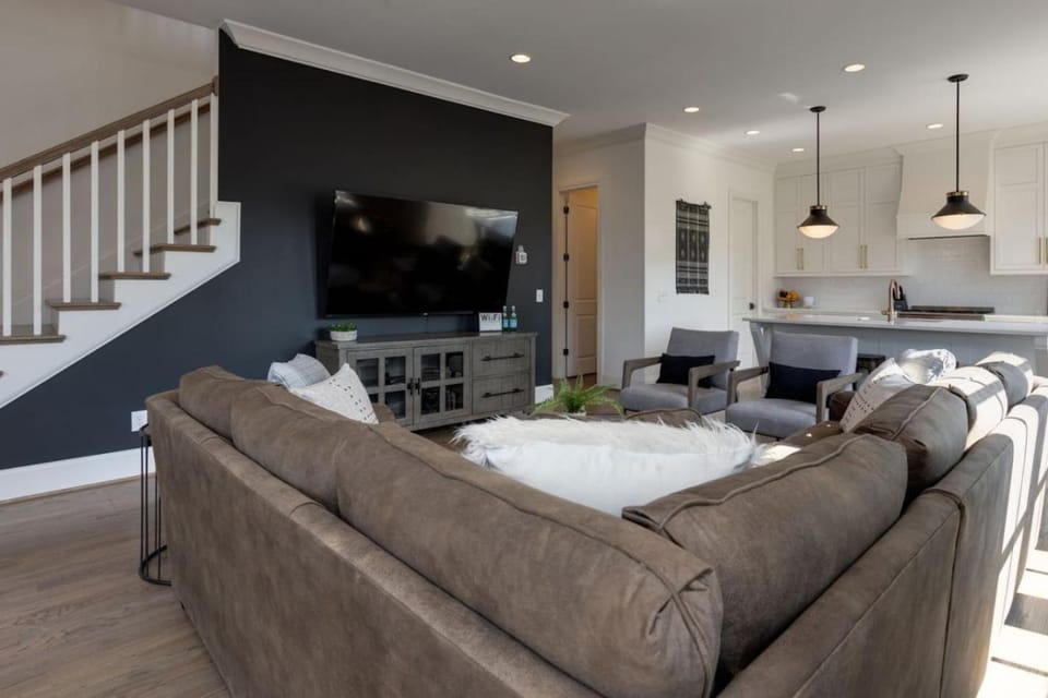 Downtown Luxury Large Townhome Lots Of Beds House in Nashville