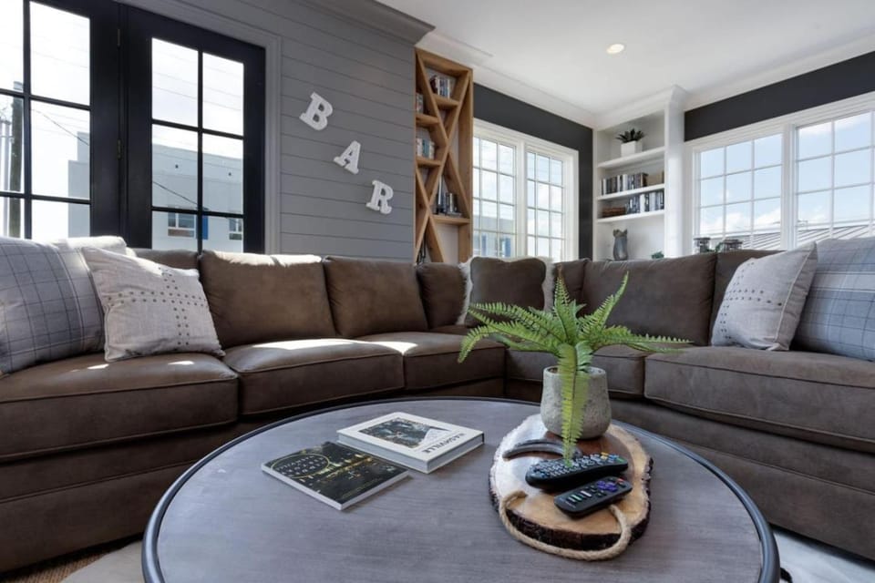 Downtown Luxury Large Townhome Lots Of Beds House in Nashville