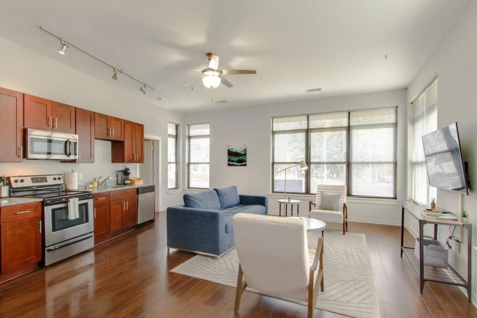 Contemporary Home Music Row Belmont Area Apartment in Nashville