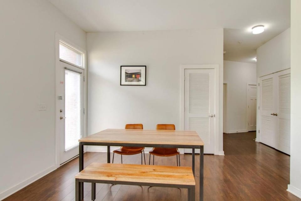 Contemporary Home Music Row Belmont Area Apartment in Nashville