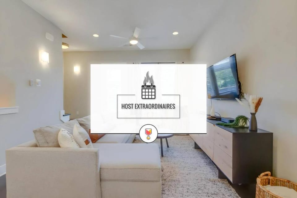 City Chic Private Rooftop Minutes To Downtown House in Nashville