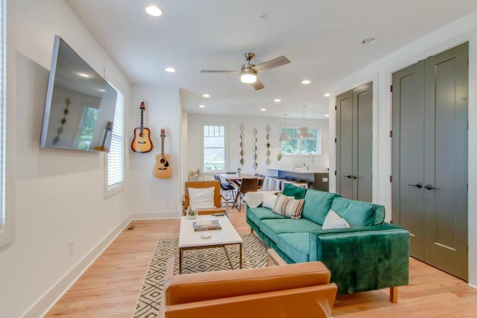 Luxury Super Home Ultra Comfort 12 Beds House in Nashville