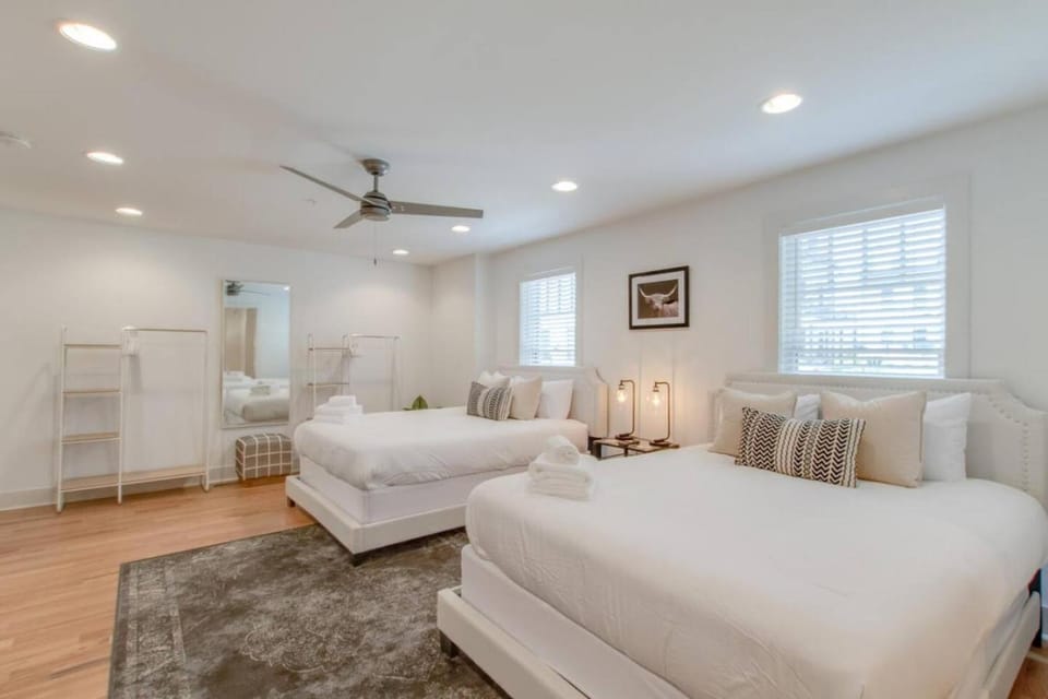 Luxury Super Home Ultra Comfort 12 Beds House in Nashville