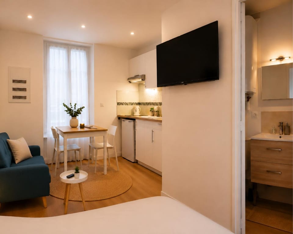 TV and multimedia, Kitchen or kitchenette, Seating area