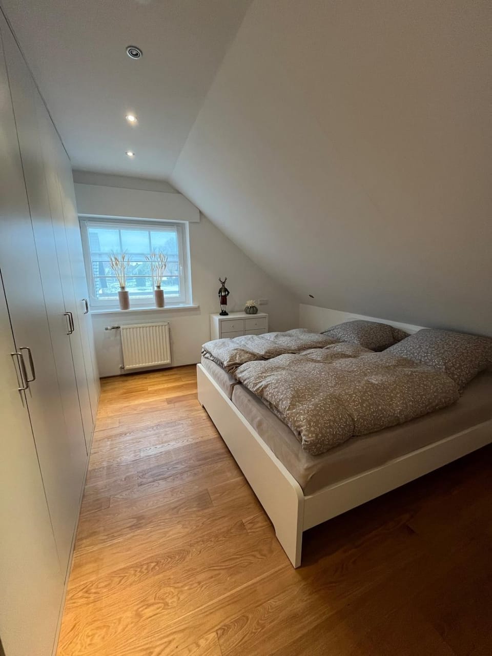 Bed, Photo of the whole room, Bedroom, wardrobe