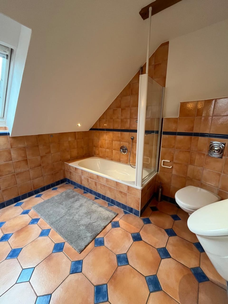 Shower, Toilet, Bathroom, towels
