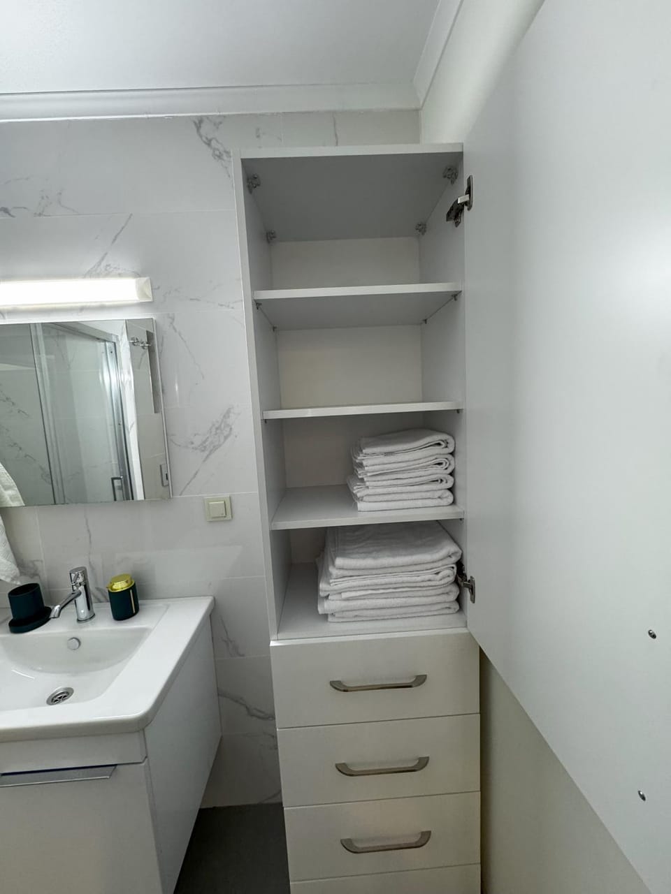Bathroom, towels