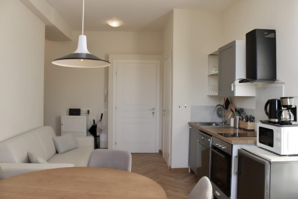 Bed, Kitchen or kitchenette, Dining area
