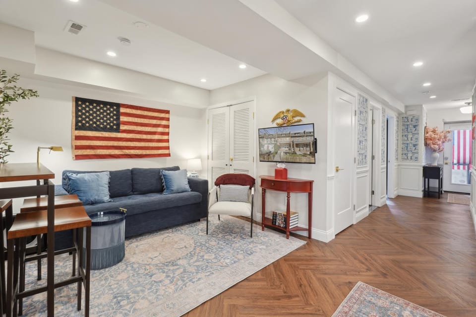 Living room, Seating area, Dining area