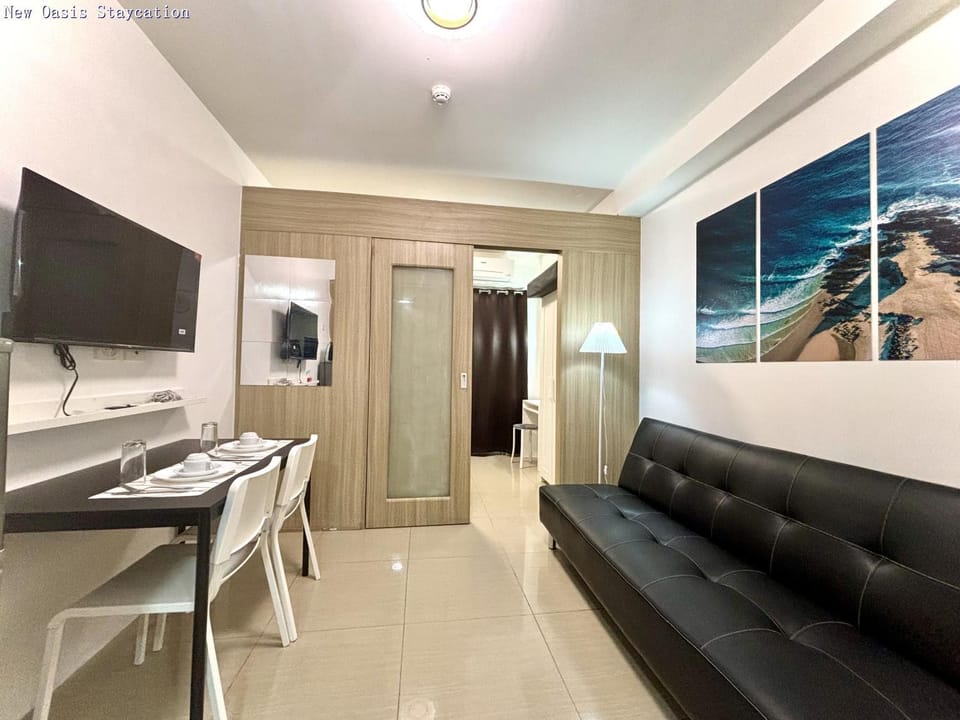 TV and multimedia, Living room, Photo of the whole room, Seating area, Dining area, Evening entertainment
