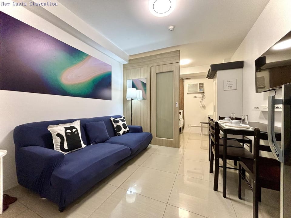TV and multimedia, Living room, Photo of the whole room, Seating area, Dining area