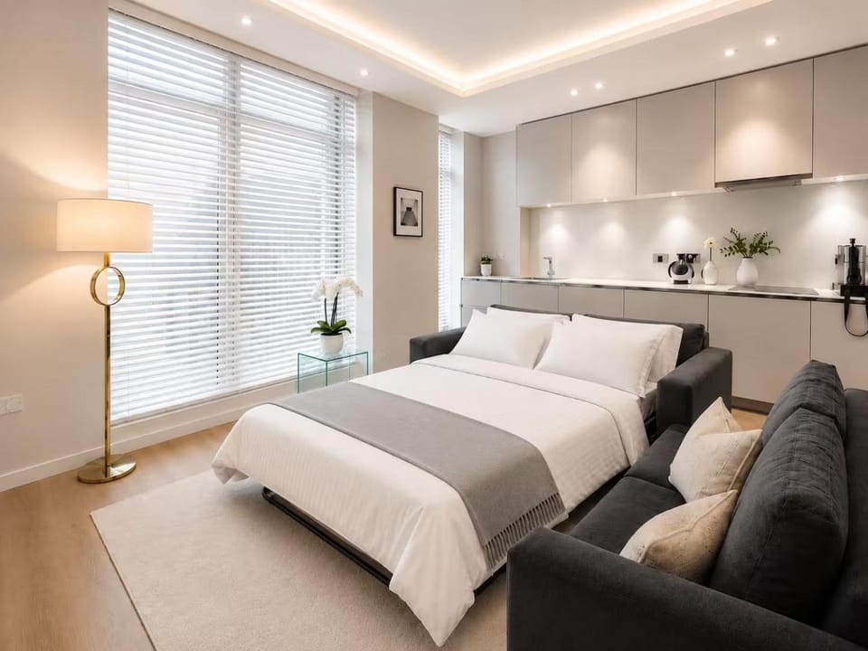 Modern Luxury Entire Covent Garden Apartment Sleeps 5 600Sqft Apartment in City of Westminster