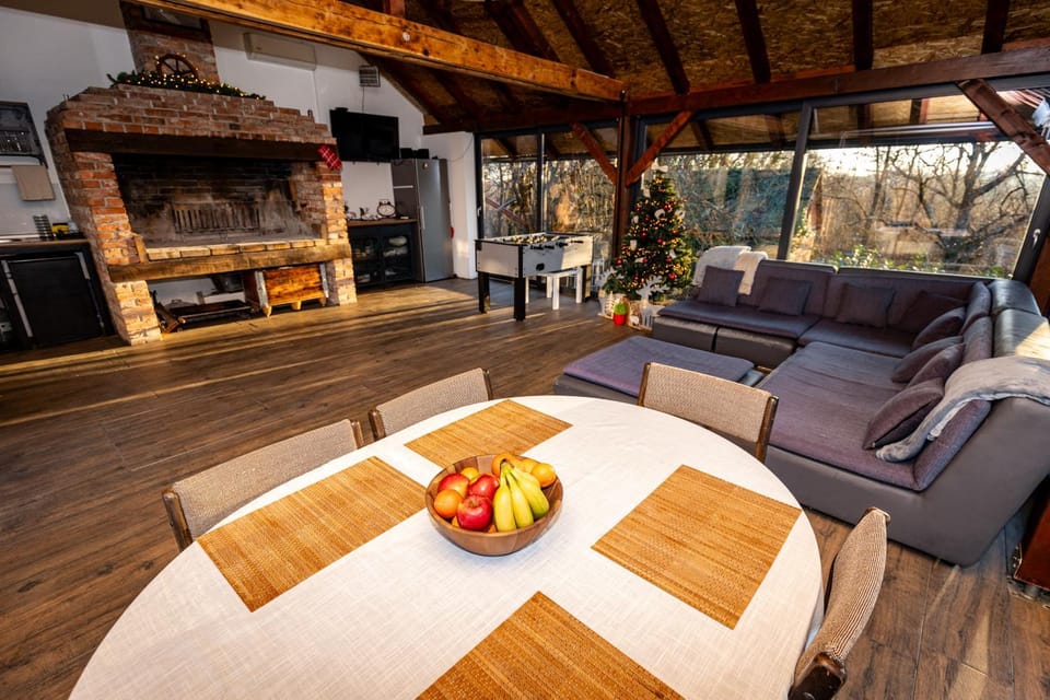 Communal lounge/ TV room, Living room, Seating area
