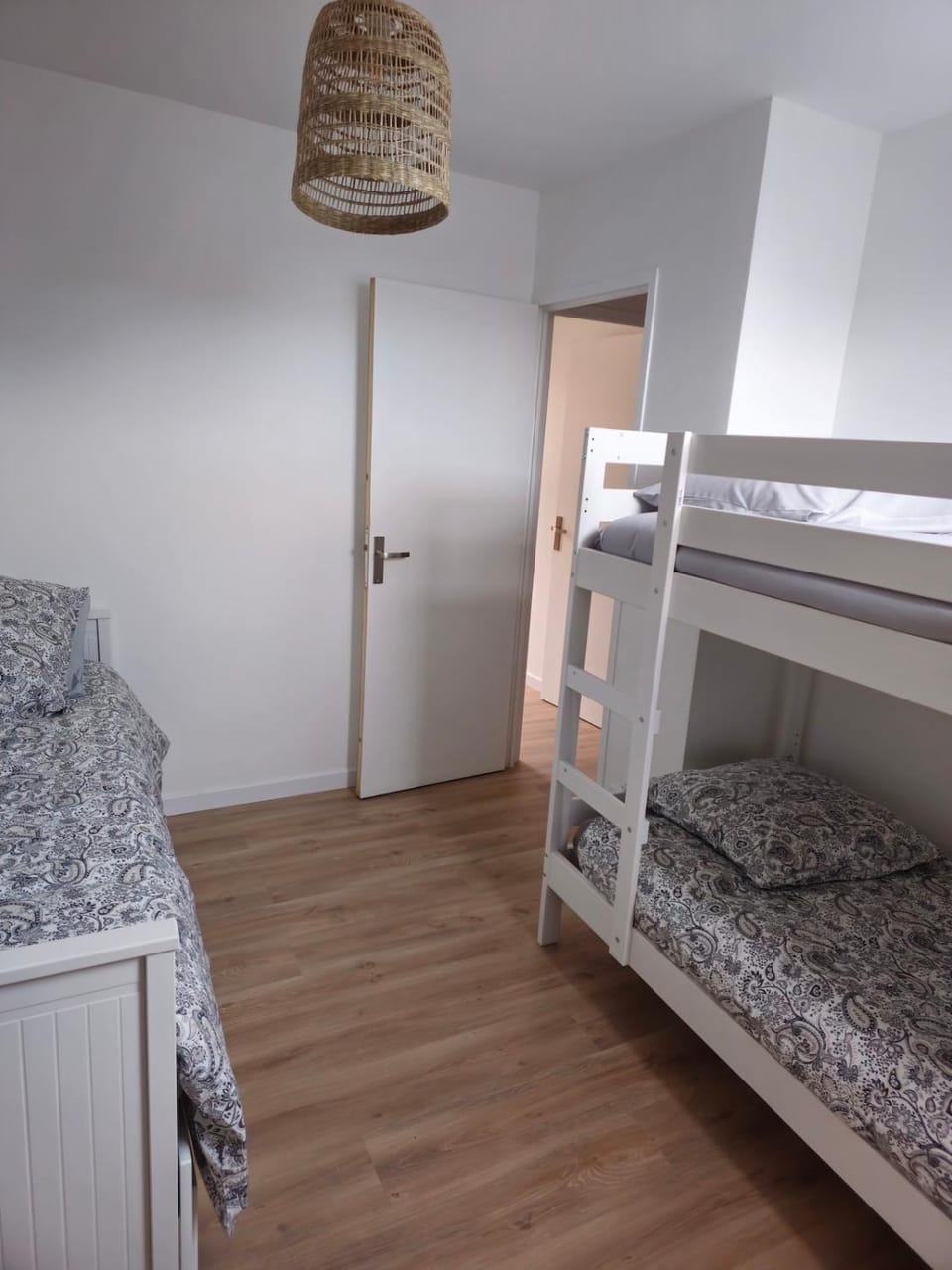 Bed, Photo of the whole room, Bedroom, bunk bed