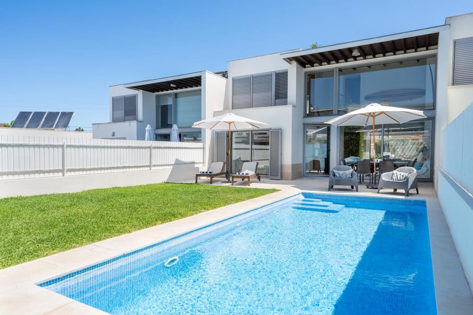 Pool view, Swimming pool, sunbed