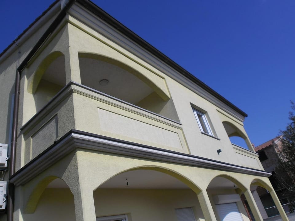 Facade/entrance, Balcony/Terrace