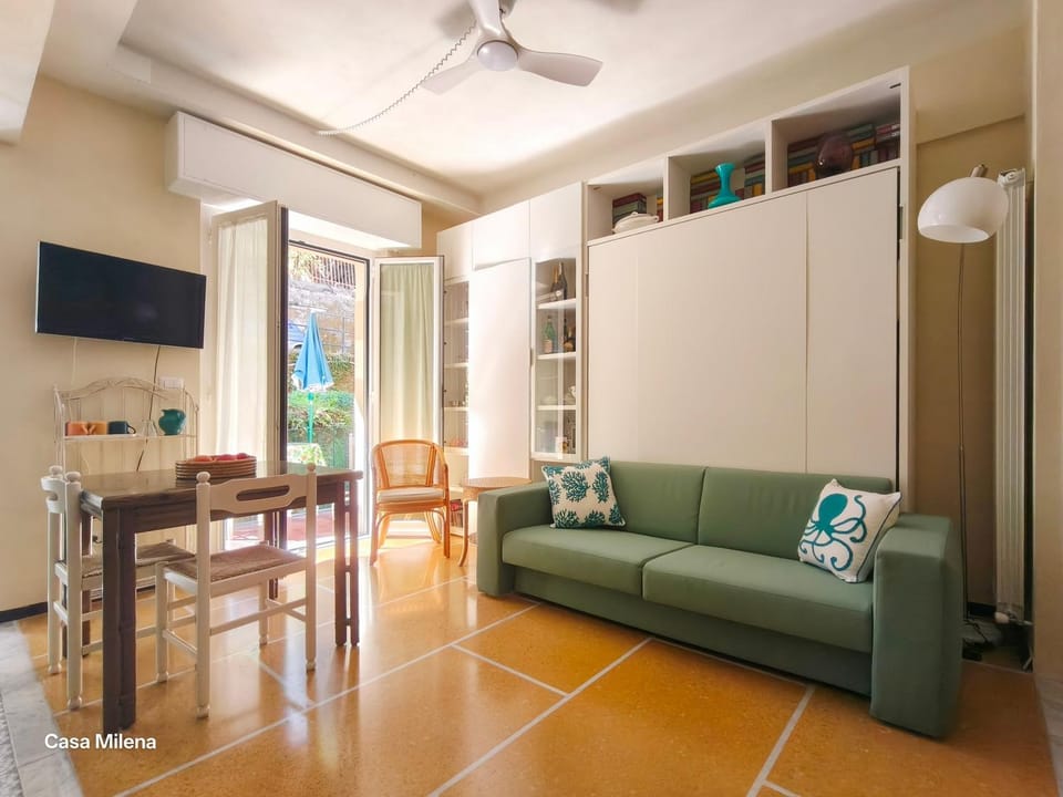 Communal lounge/ TV room, Day, Living room, Seating area, Time of day