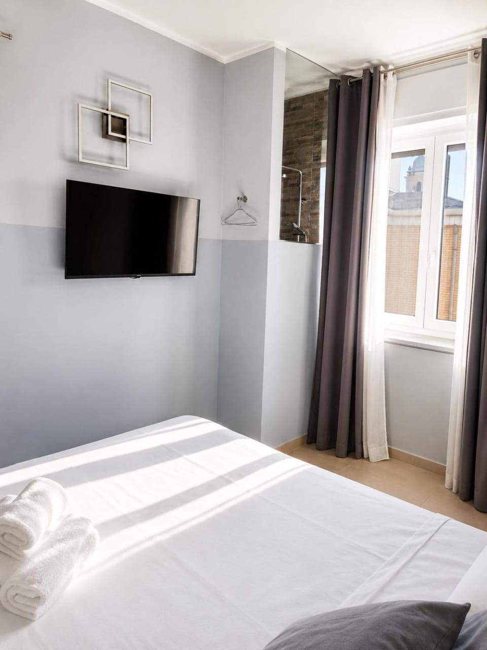 Communal lounge/ TV room, Bed, TV and multimedia, Photo of the whole room, Bedroom