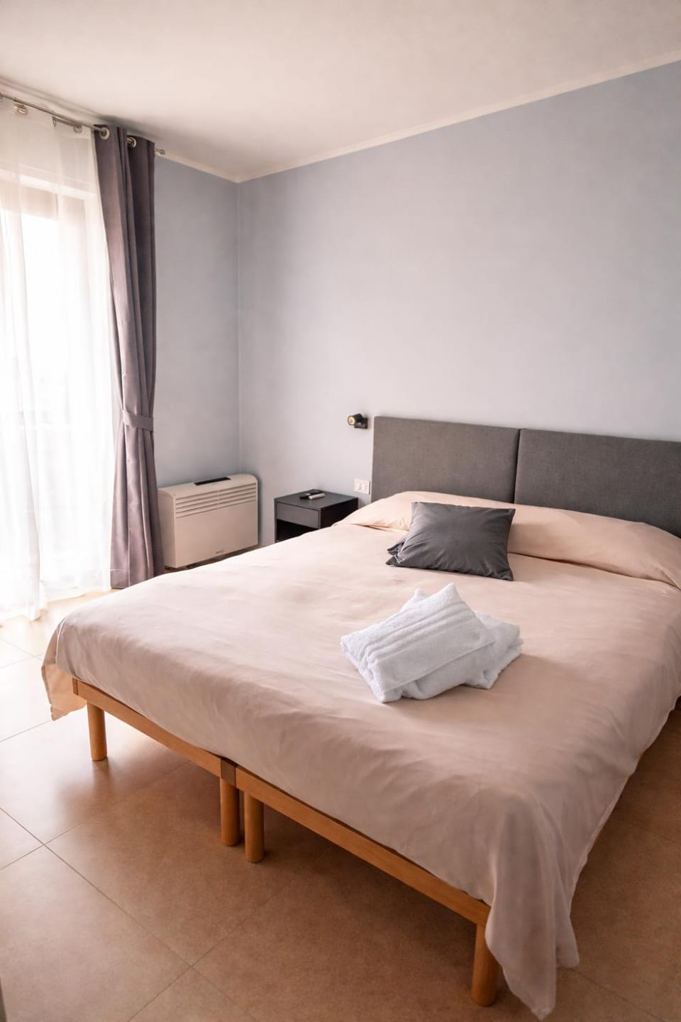 Bed, Photo of the whole room, towels