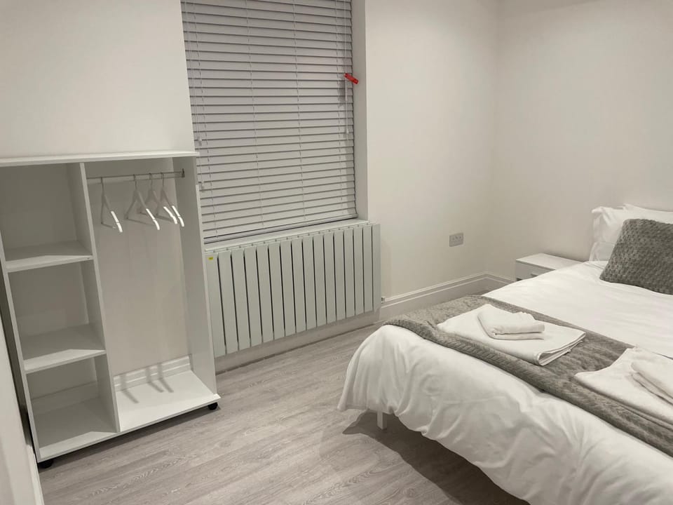 5 Bedroom Modern and Spacious House in London Apartment in Ilford