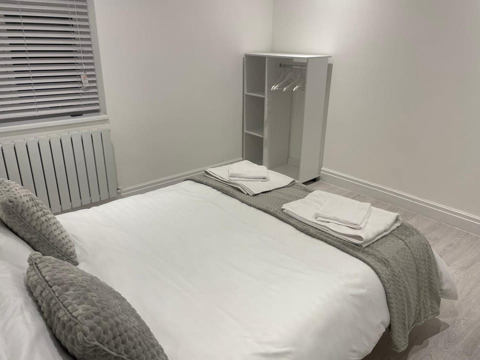 5 Bedroom Modern and Spacious House in London Apartment in Ilford