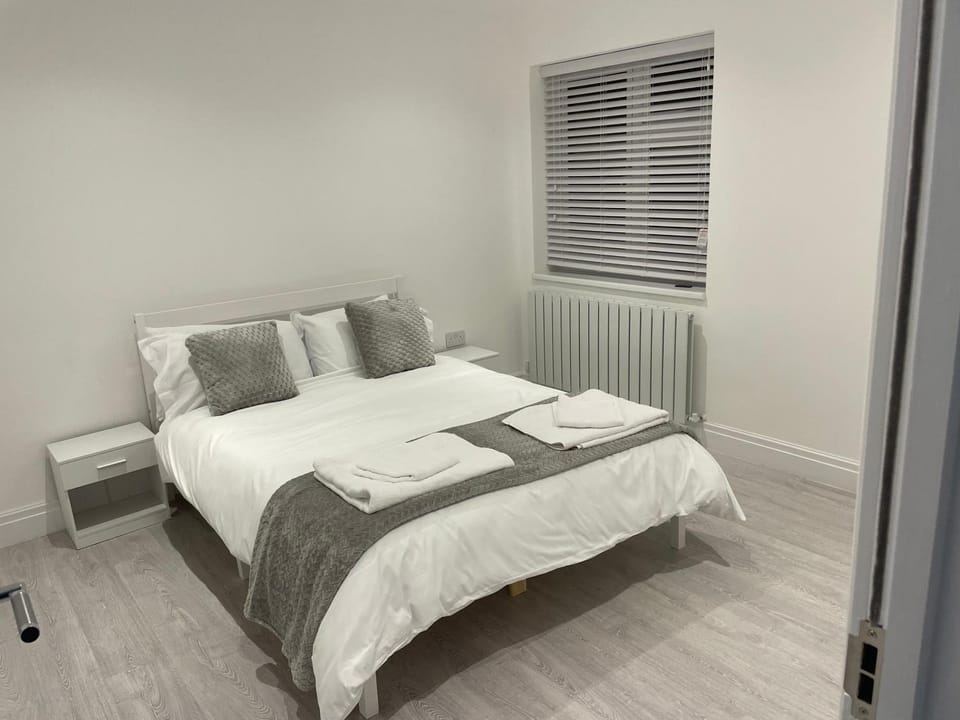 5 Bedroom Modern and Spacious House in London Apartment in Ilford