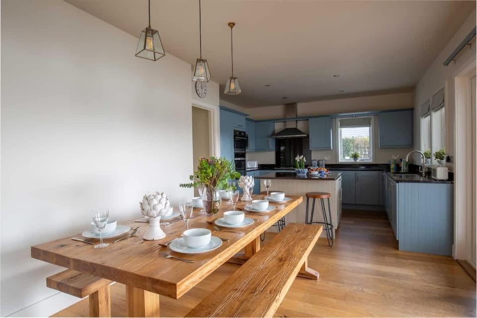 Summer Lake House in Cotswold District