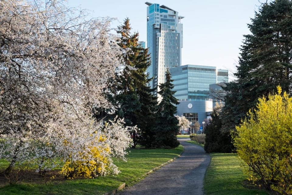 Nearby landmark, Neighbourhood, Natural landscape