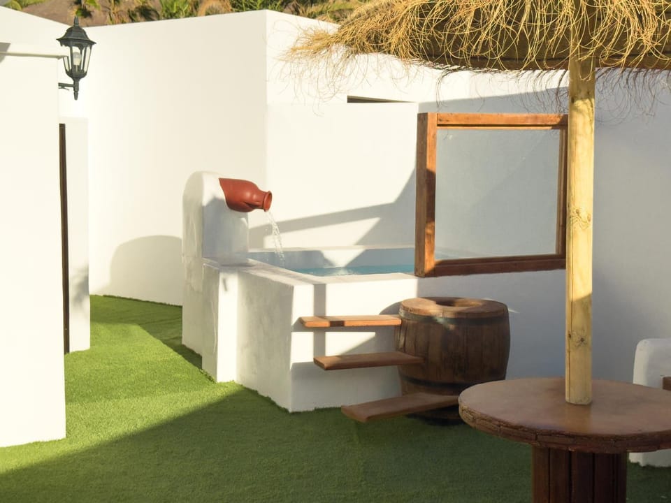 Bungalow Ahul Famara con pequeña piscina House in Isla de Lanzarote