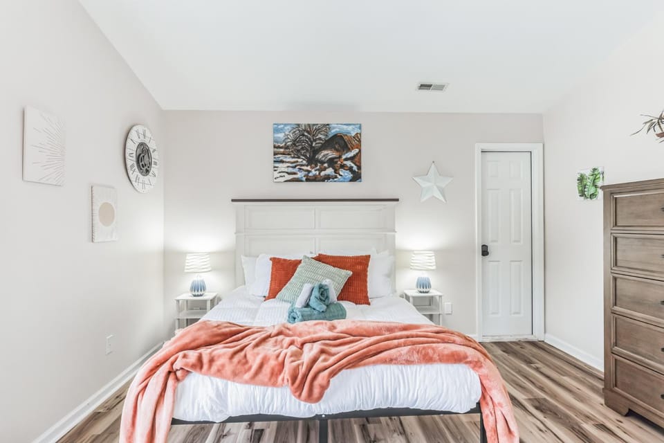 Bed, Photo of the whole room