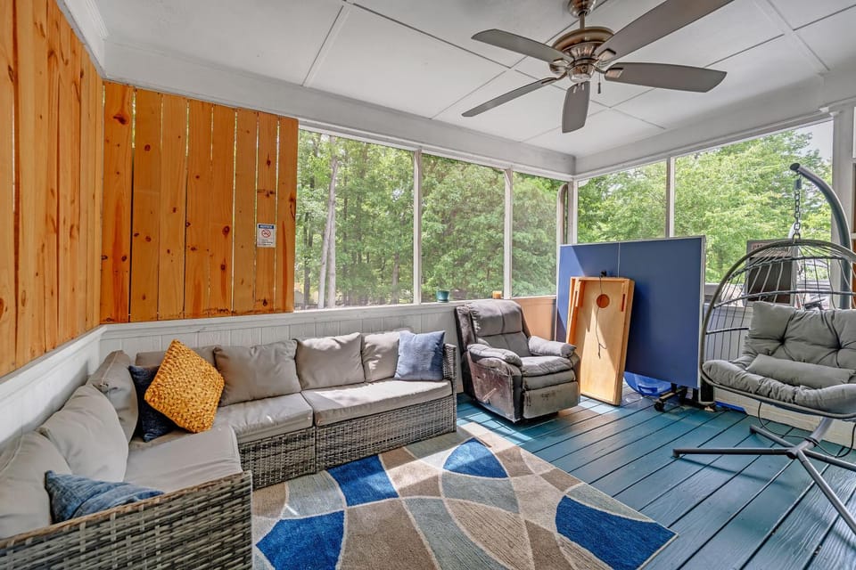 Living room, Seating area