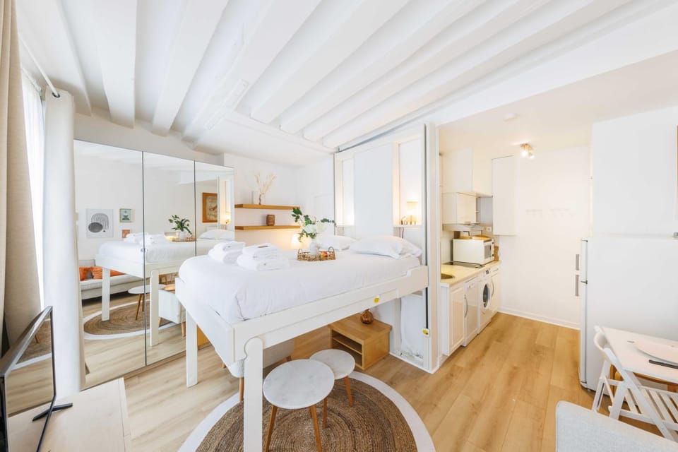 Bed, Living room
