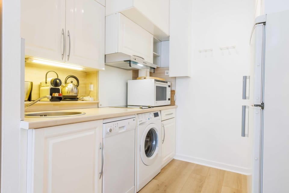 Kitchen or kitchenette, oven